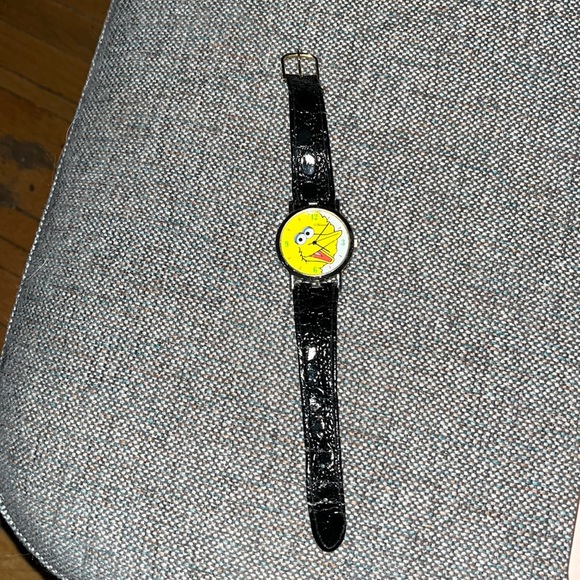 Vintage Big Bird watch. Adult size. Keeping good time. - Picture 2 of 5